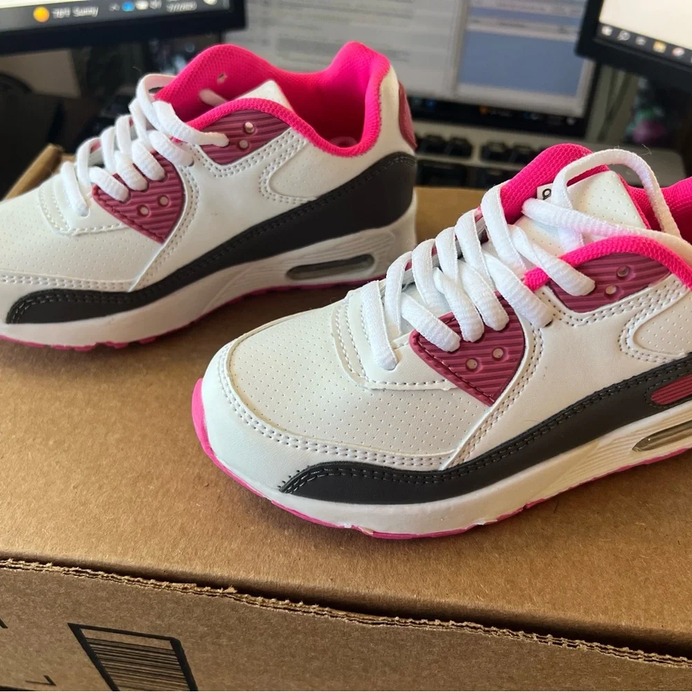 Source Unknown White and Pink Sneakers Sleek Design - Picture 3 of 5